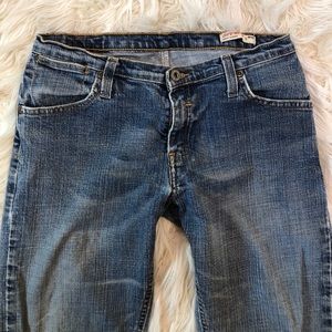 Levi’s red tab size 27